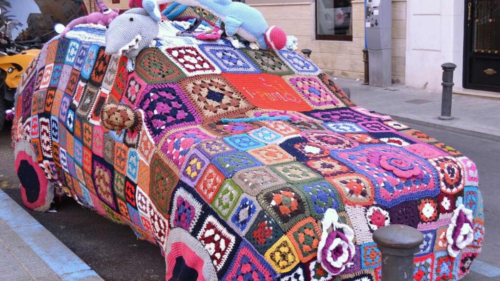 Yarn bombing: crochet creativo en las calles